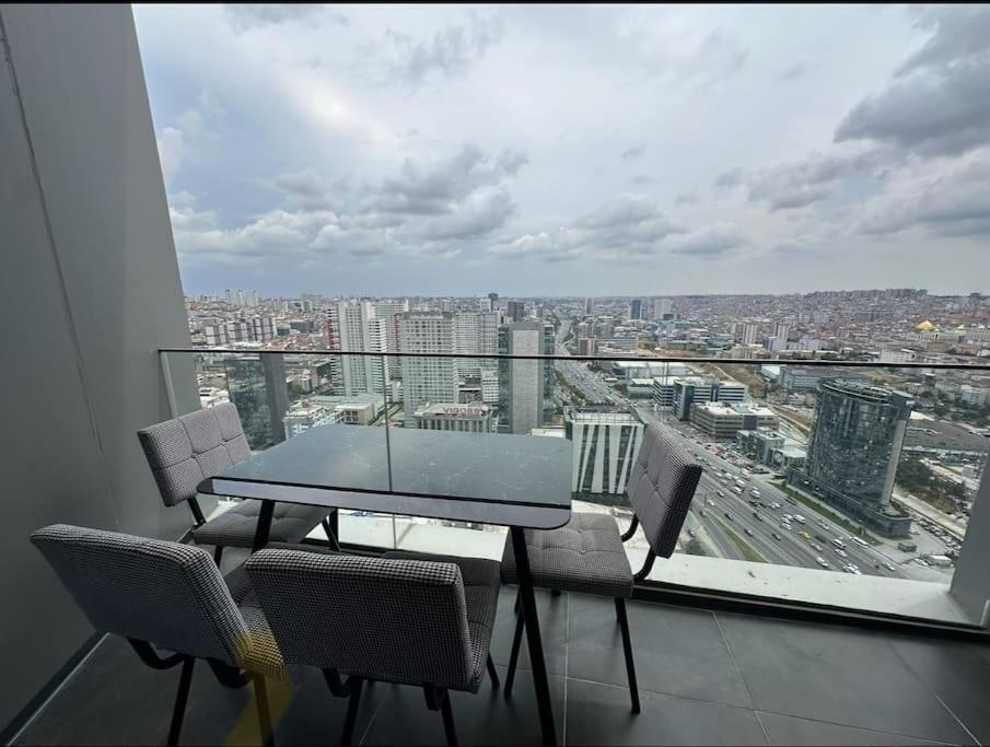 Apartment 33 Floor Cozy 2 Bedroom With Balcony Gym Pool Istanbul