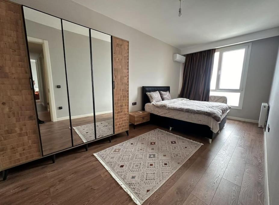 33 Floor Cozy 2 Bedroom With Balcony Gym Pool *