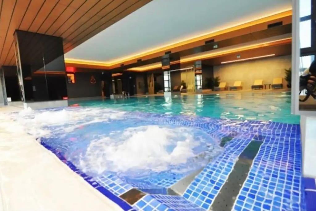 Luxury With Gym And Pool Floor40 Apartment *