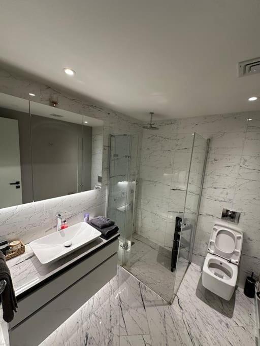 Luxury With Gym And Pool Floor40