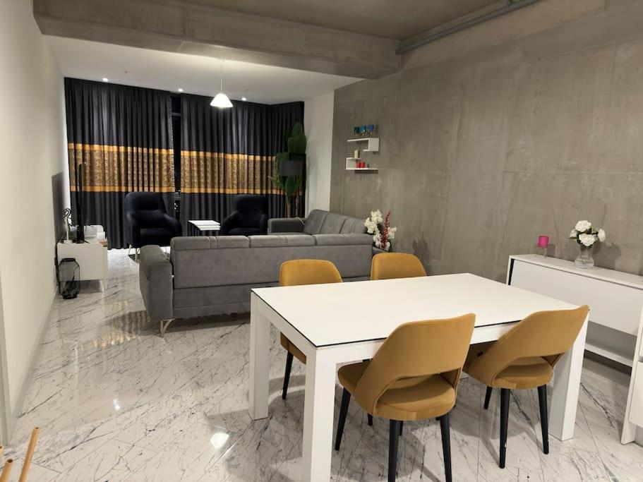 Luxury With Gym And Pool Floor40 Apartment
