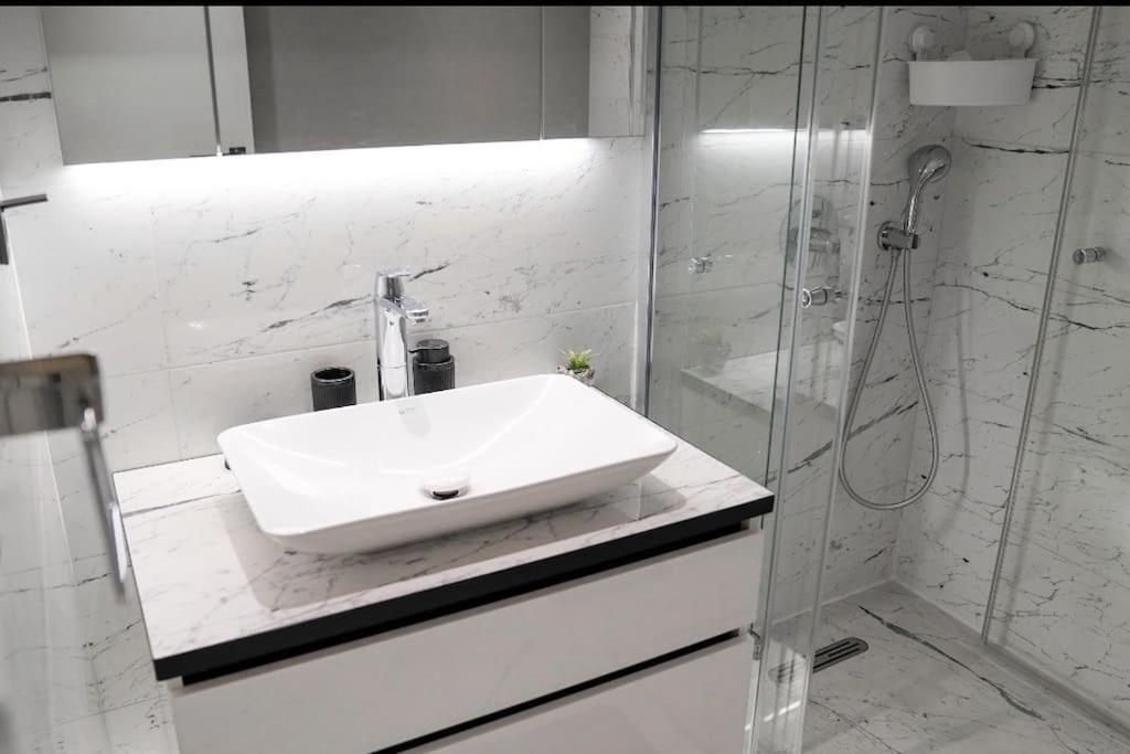 Lavish 40 Floor Skyviwe Ist Apartment
