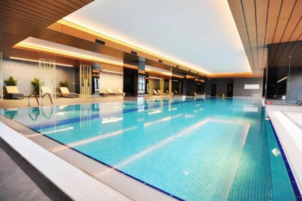 Elegant 2 Bedroom Sinpas Queen Gym Pools