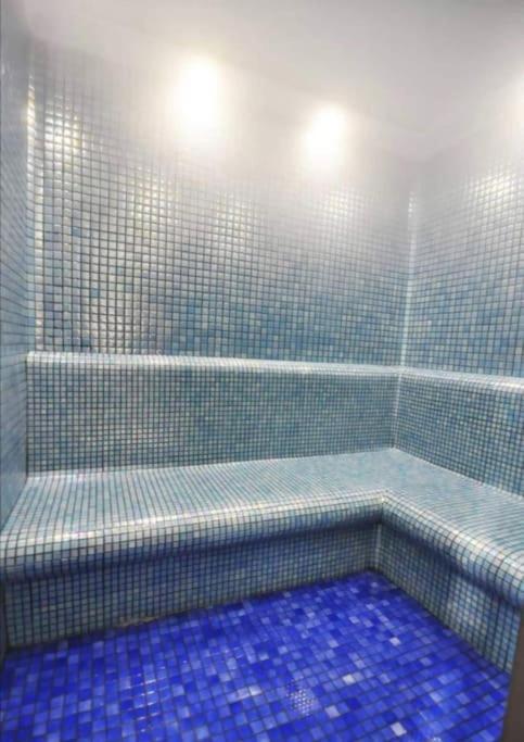 Elegant 2 Bedroom Sinpas Queen Gym Pools Apartment