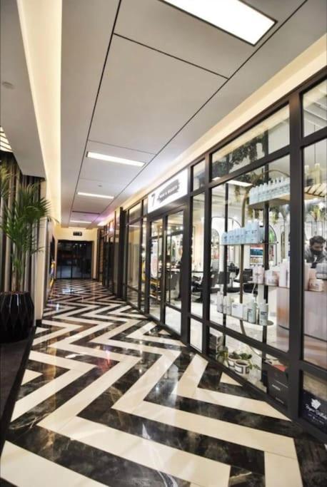 Apartment Elegant 2 Bedroom Sinpas Queen Gym Pools Istanbul
