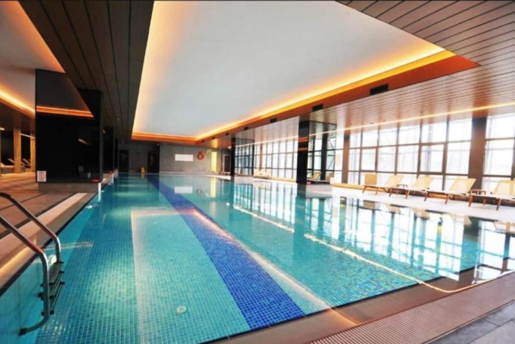 Elegant 2 Bedroom Sinpas Queen Gym Pools