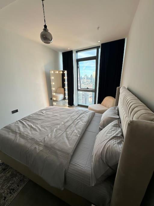 Enjoy Luxury 46 Floor Gym Apartment