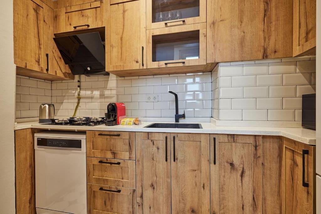 Fabulous 2br 3ac 2 Min To Metro - Baysungur D4 Istanbul