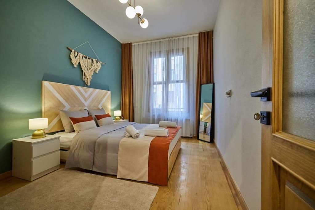Spacious 2br 3ac 2 Min To Metro - Baysungur D3 Apartment *