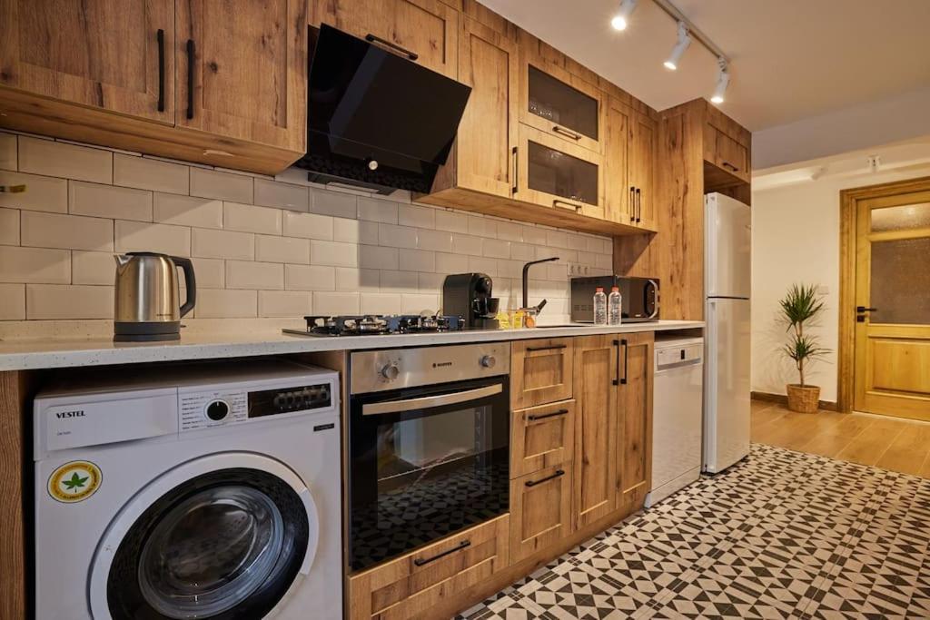 Hidden Gem 2 Min To Metro - Baysungur D1 Apartment Istanbul