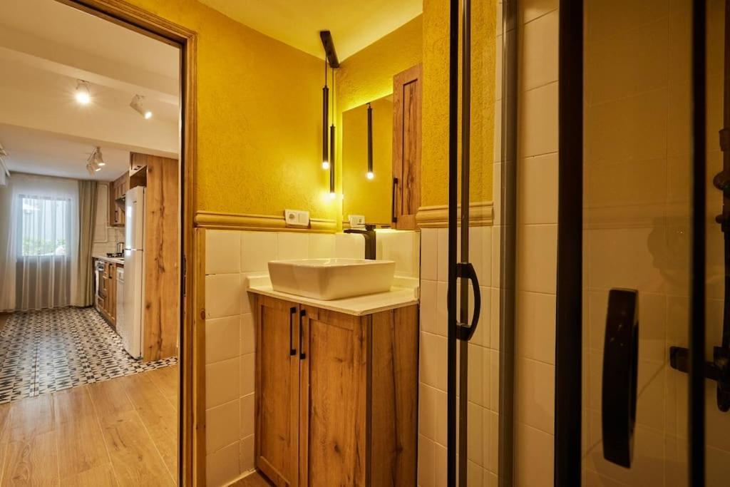 Hidden Gem 2 Min To Metro - Baysungur D1 Apartment *