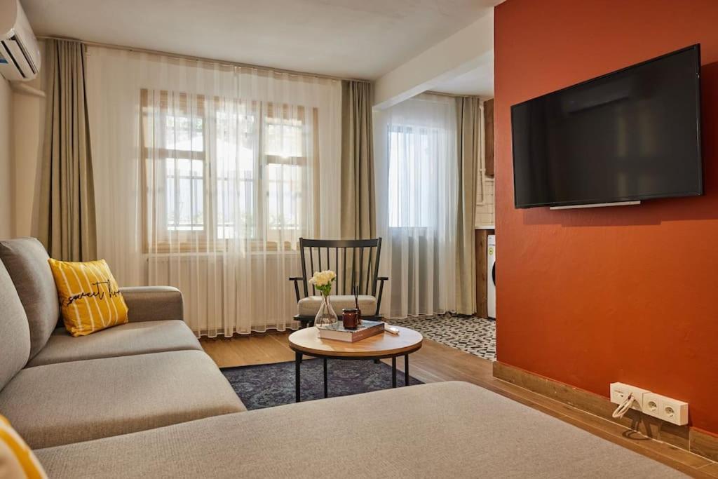 Hidden Gem 2 Min To Metro - Baysungur D1 Apartment Istanbul