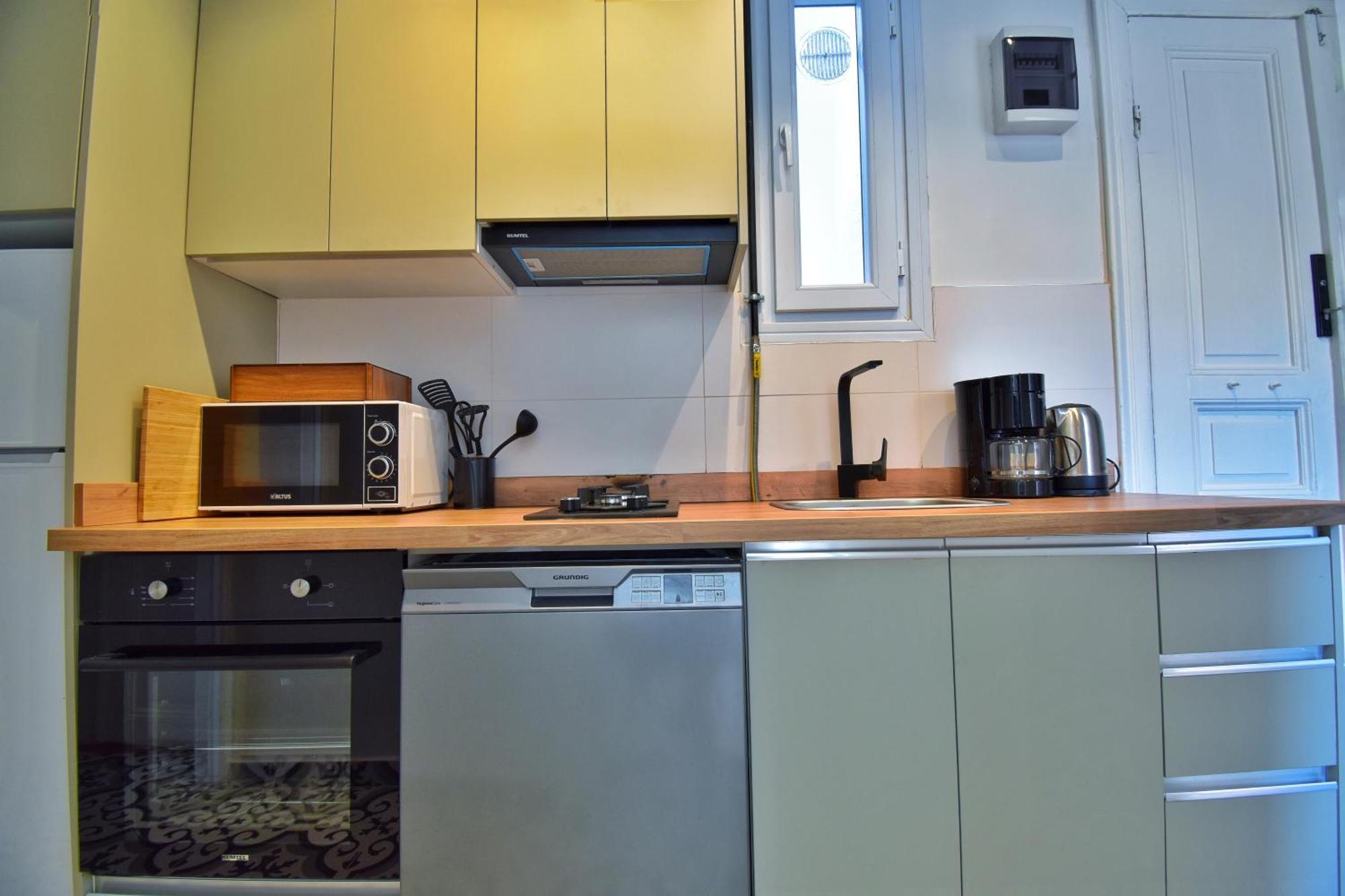 Apartment Cozy Renovated 3br Near Taksim- Santur D10 Istanbul