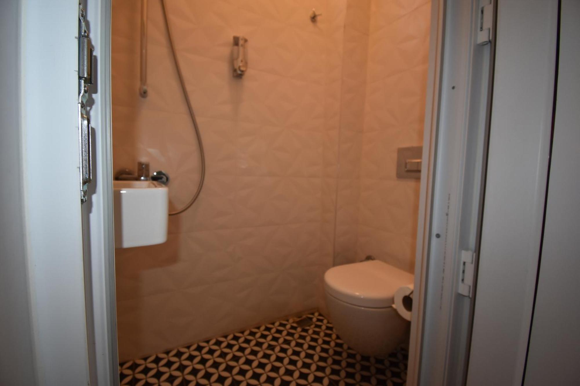 Apartment Cozy Renovated 3br Near Taksim- Santur D10