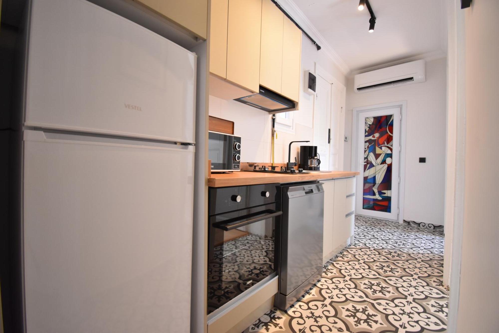 Apartment Cozy Renovated 3br Near Taksim- Santur D10 Istanbul