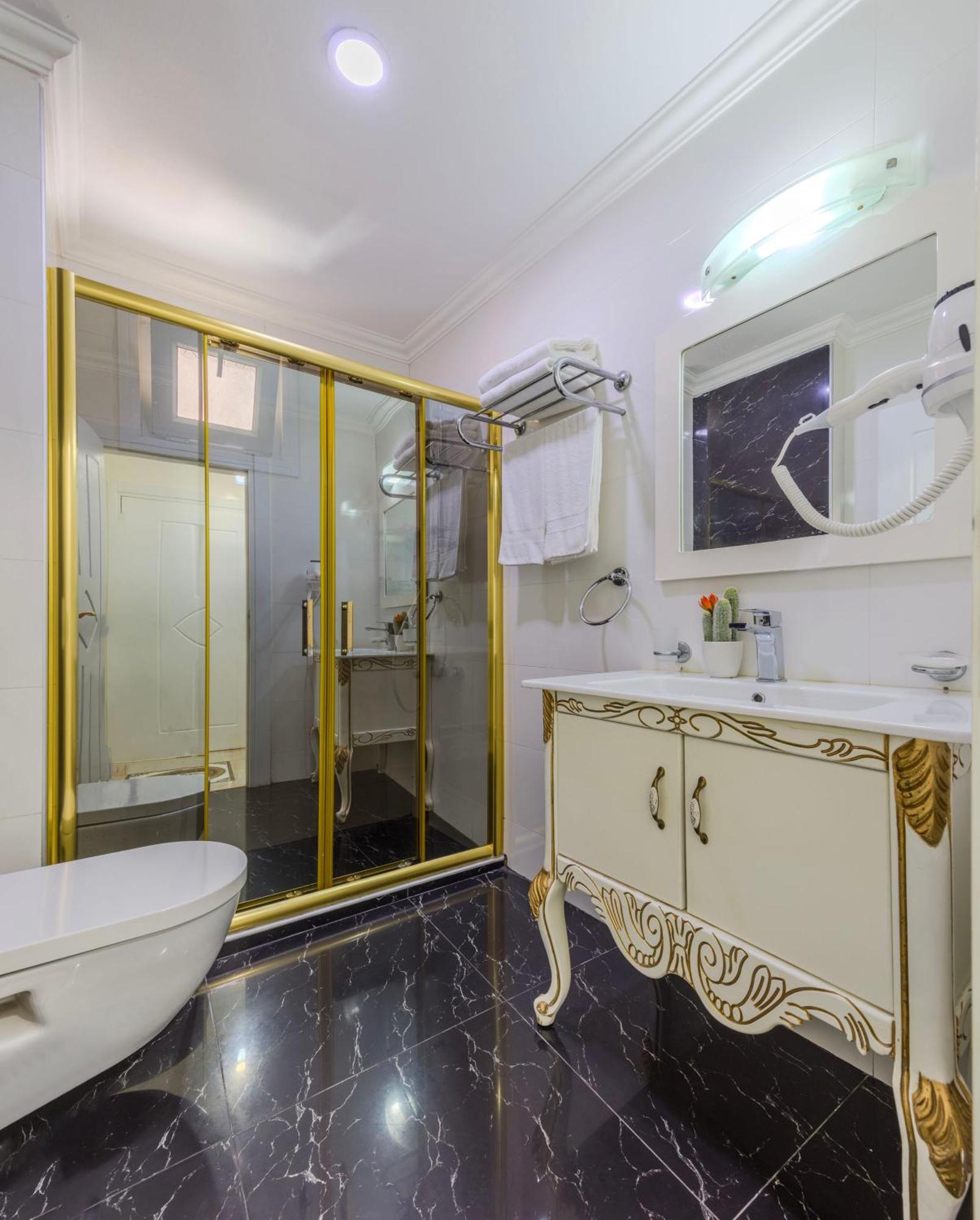 Lemis Aparthotel 3*