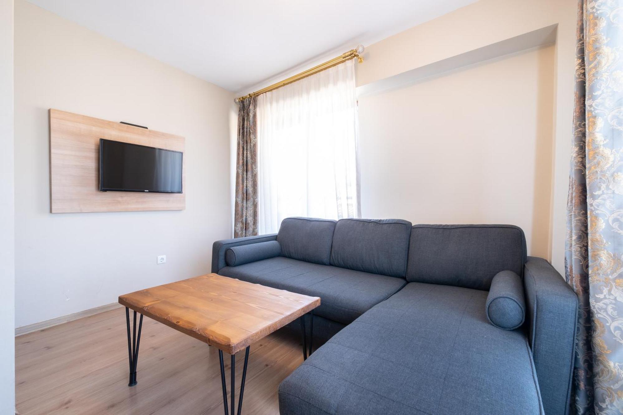Lavin & Apartment