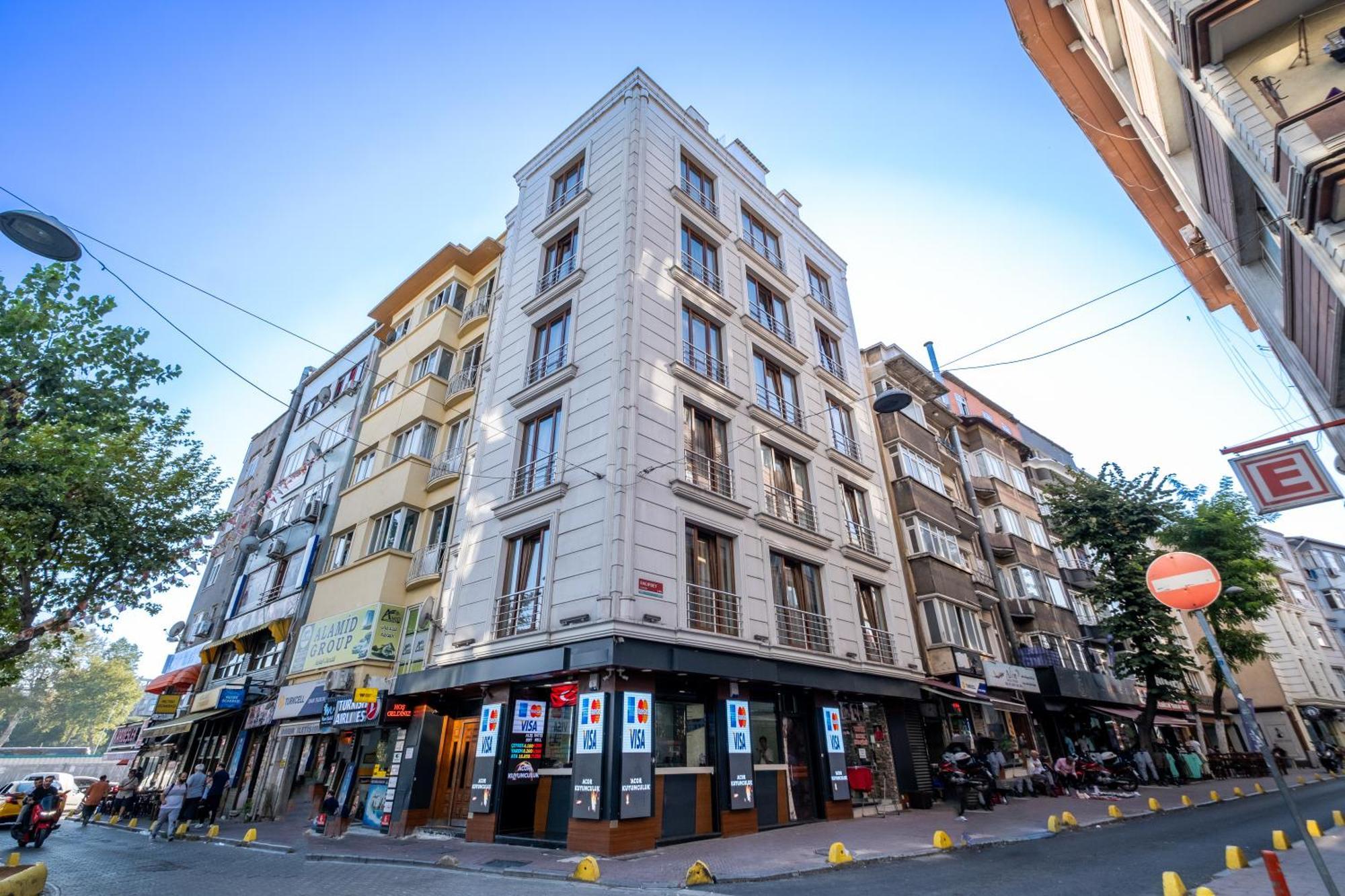 Lavin & * İstanbul