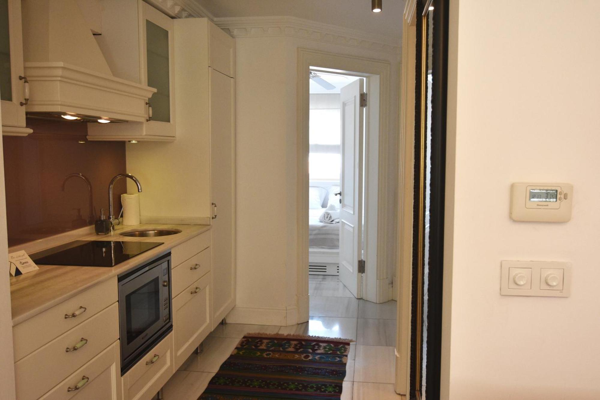 Apartment Cozy 1-bdr In Cihangir Neighborhood *