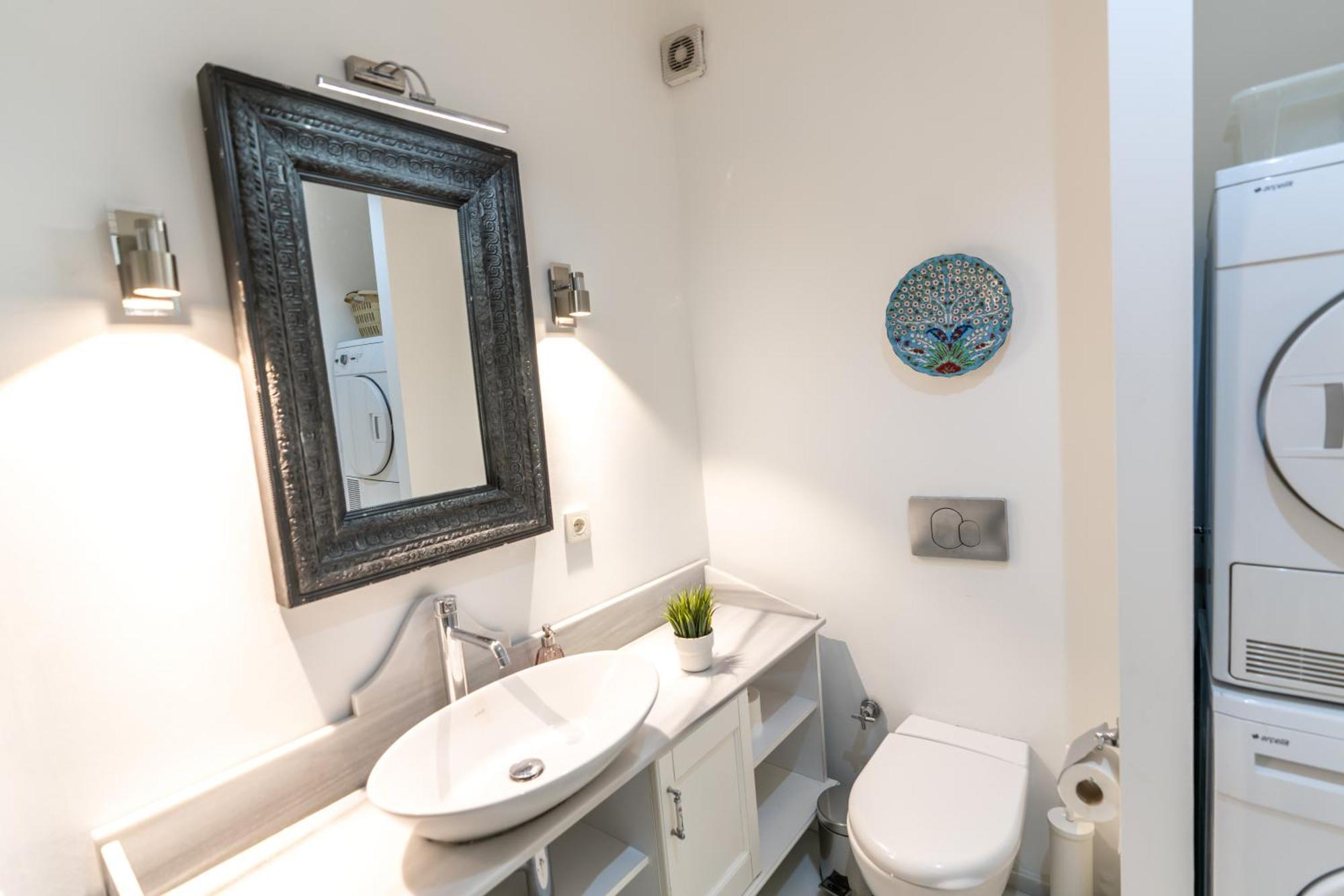 Apartment Cozy 1-bdr In Cihangir Neighborhood *
