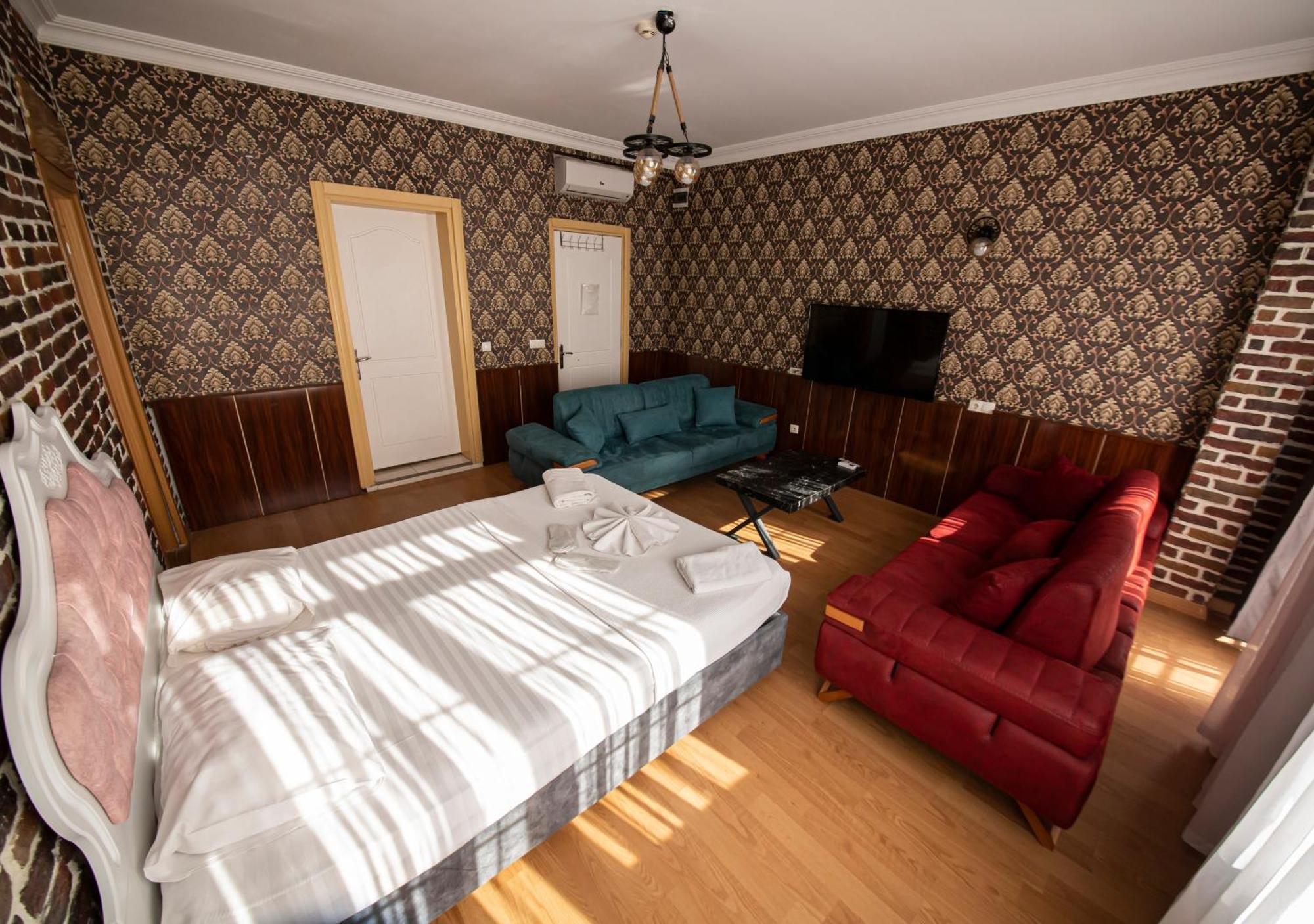Hotel Royal Garden And *