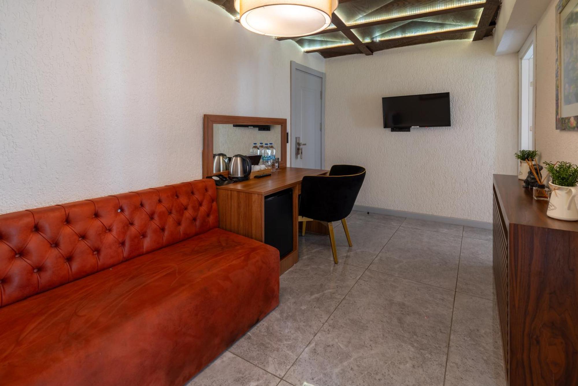 Costa Karakoy Hotel *