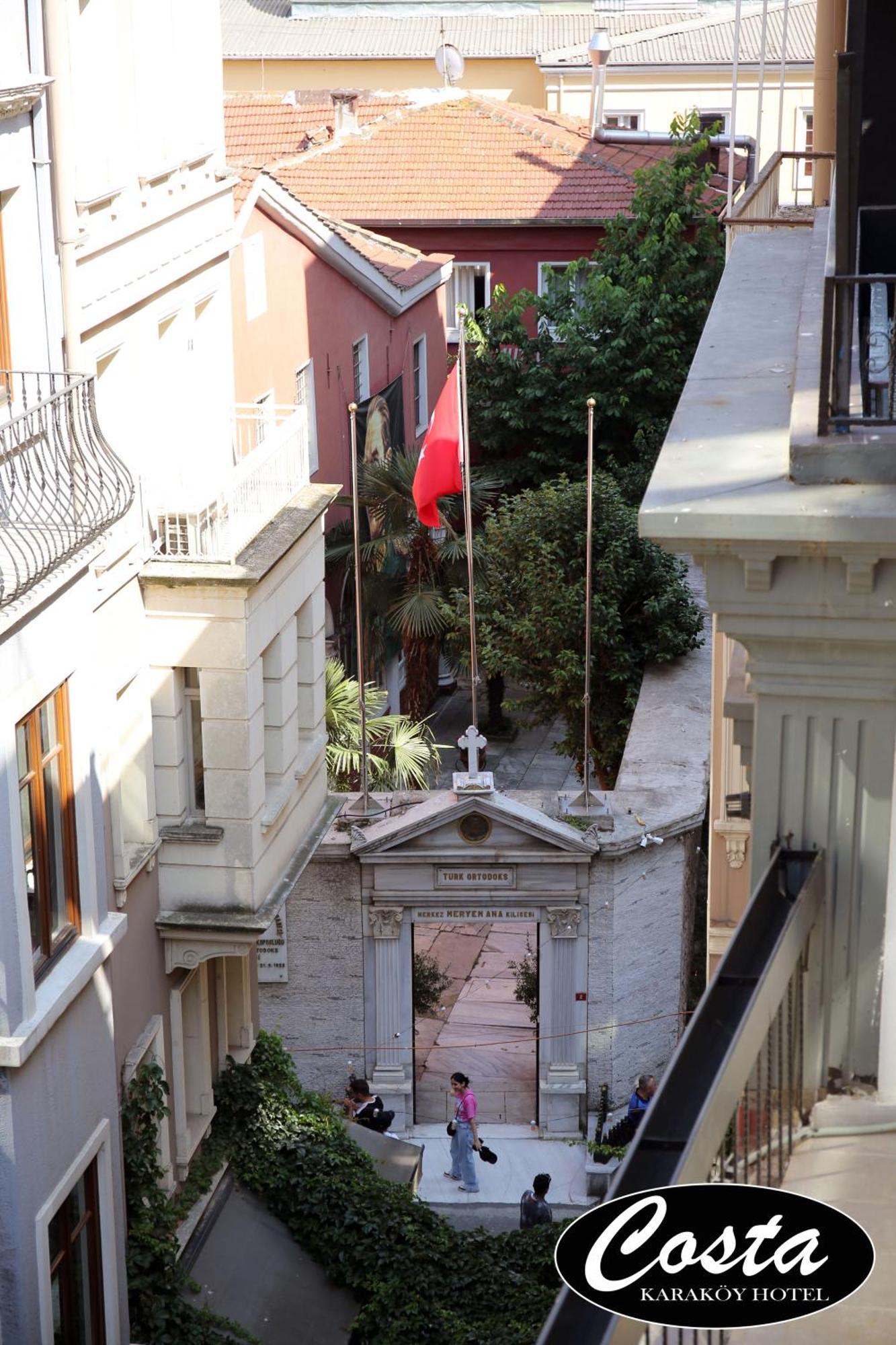 Costa Karakoy Hotel *