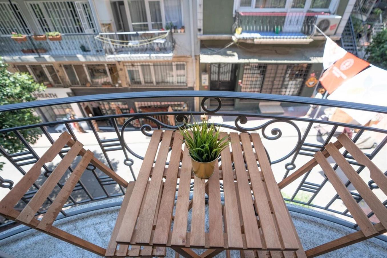 Cukurcuma 2br Stylish Interior Apartment