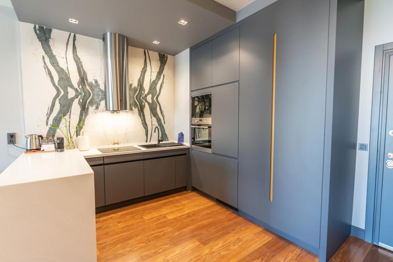 Bright And Modern With Stunning View Apartment