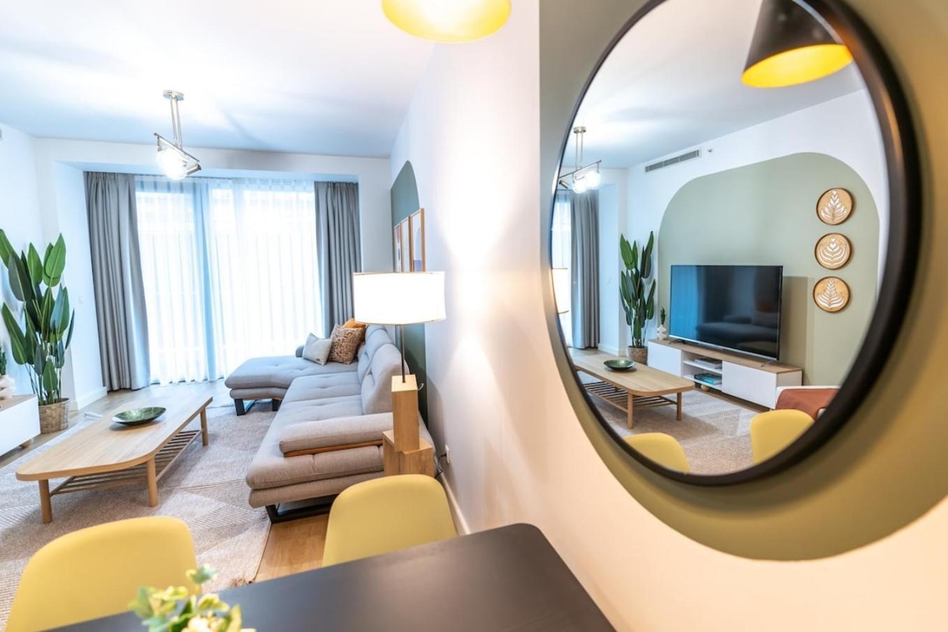 Apartment 1-bdr Getaway With Poolgym Near Taksim Square