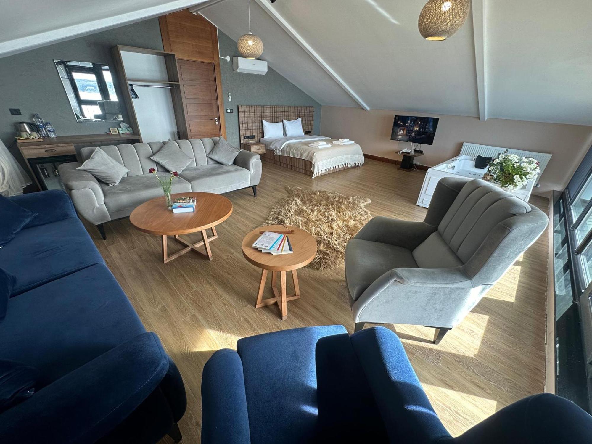 Marina Fener & Hotel *
