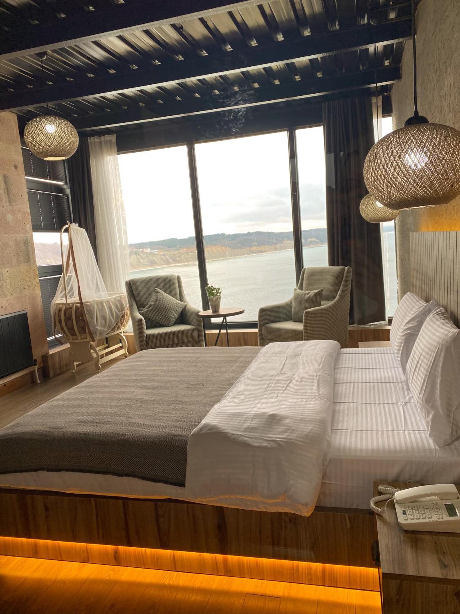 Marina Fener & Hotel *