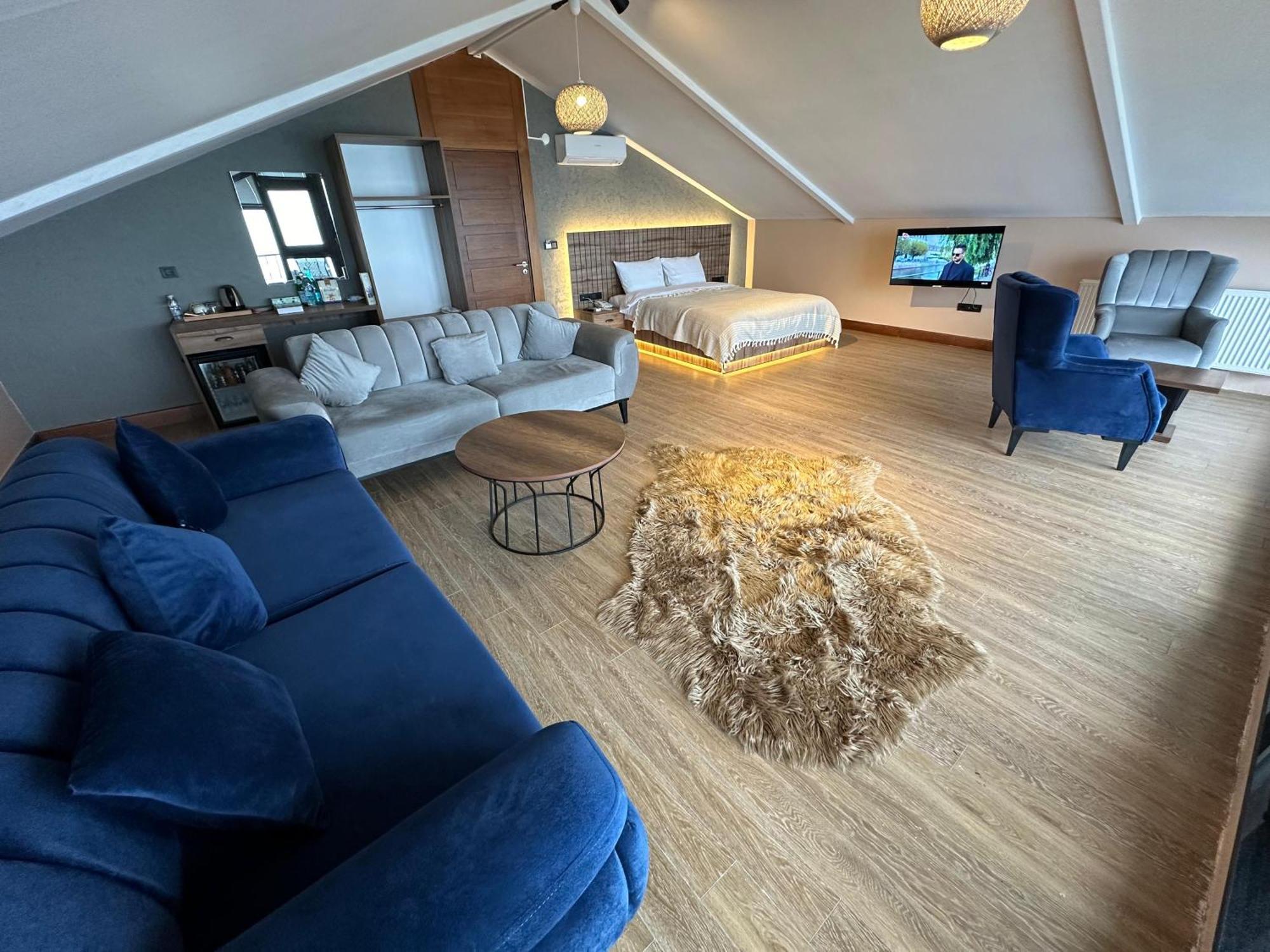 Marina Fener & Hotel *