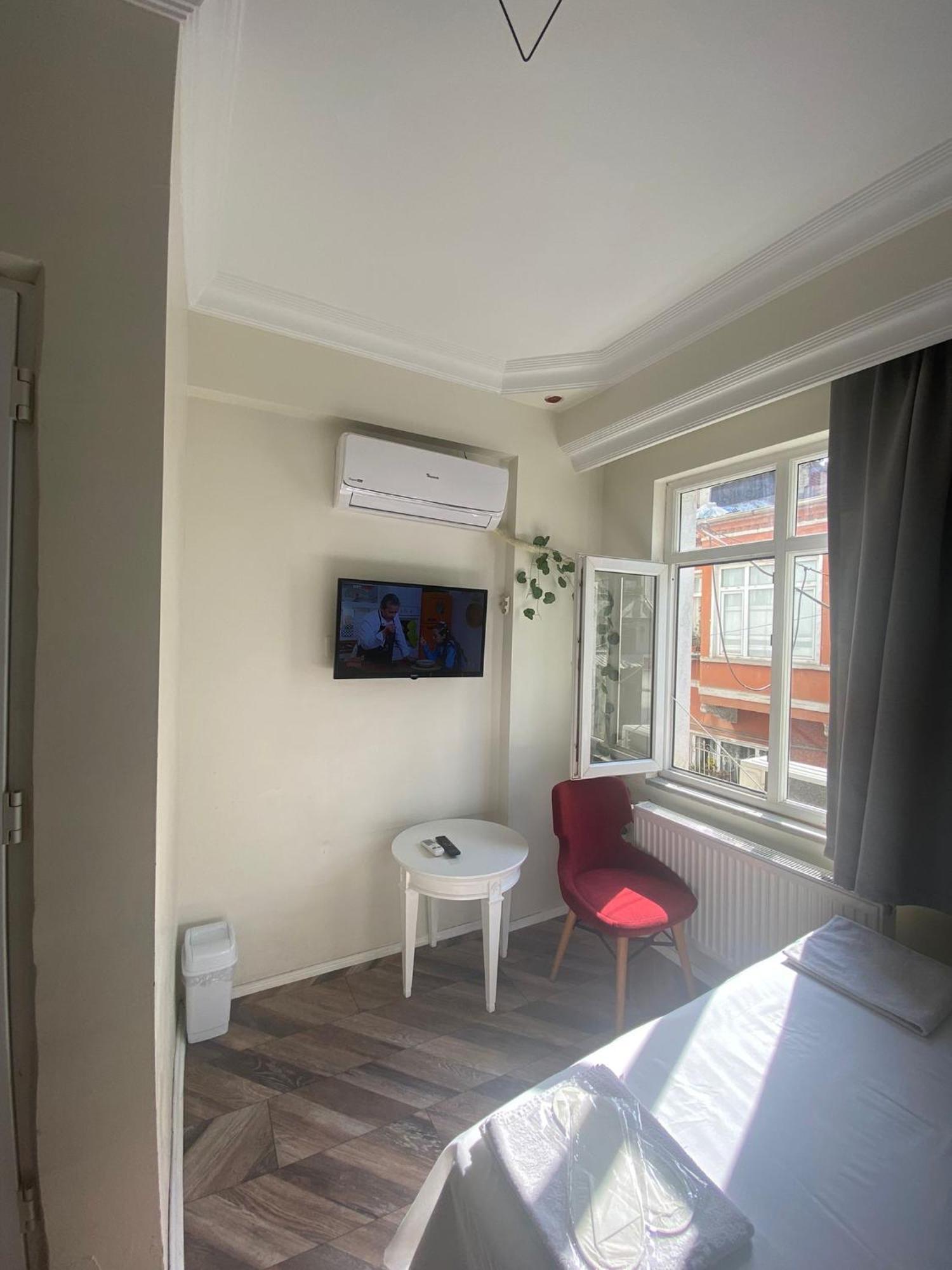 Grand Romanos Hotel