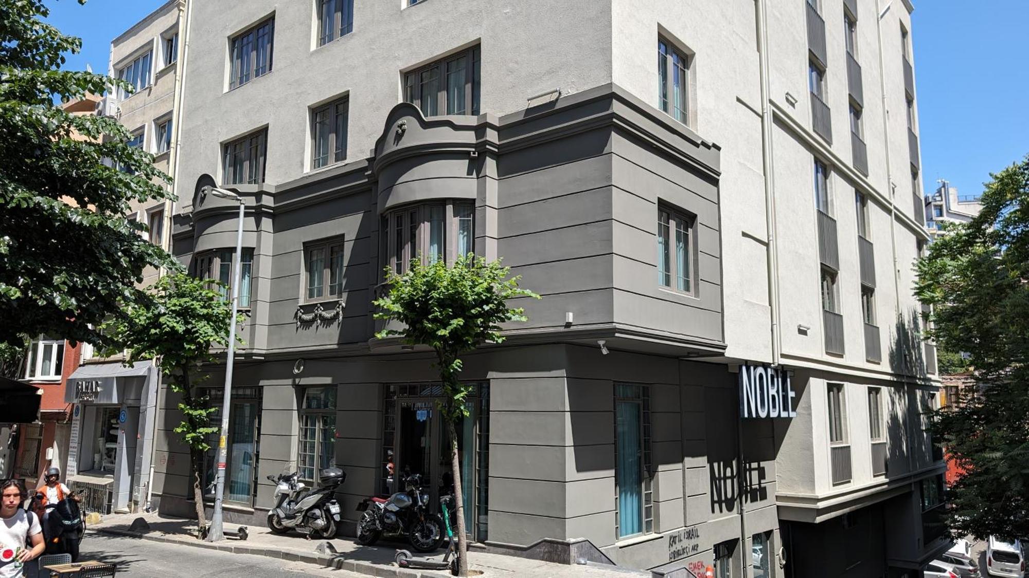 Hotel Noble Pangalti