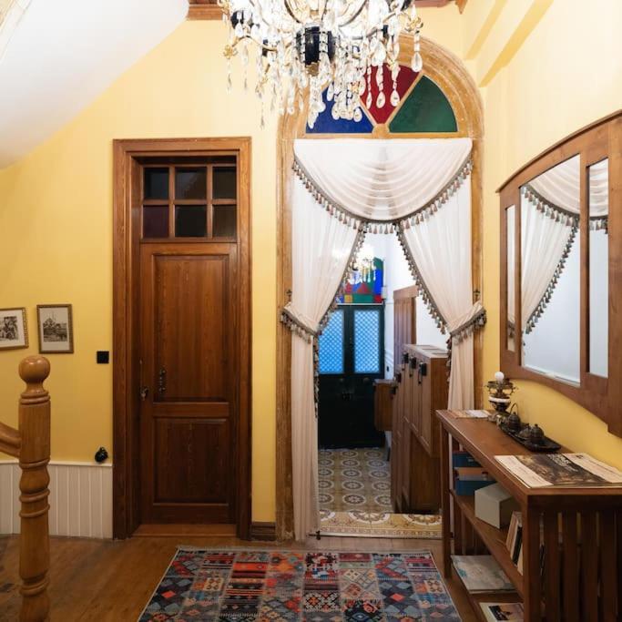 Beyoglu'nun Kalbinde Yueksek Tavanli * Istanbul