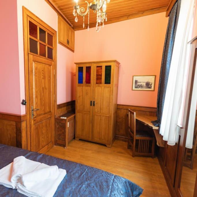 Beyoglu'nun Kalbinde Yueksek Tavanli Apartment