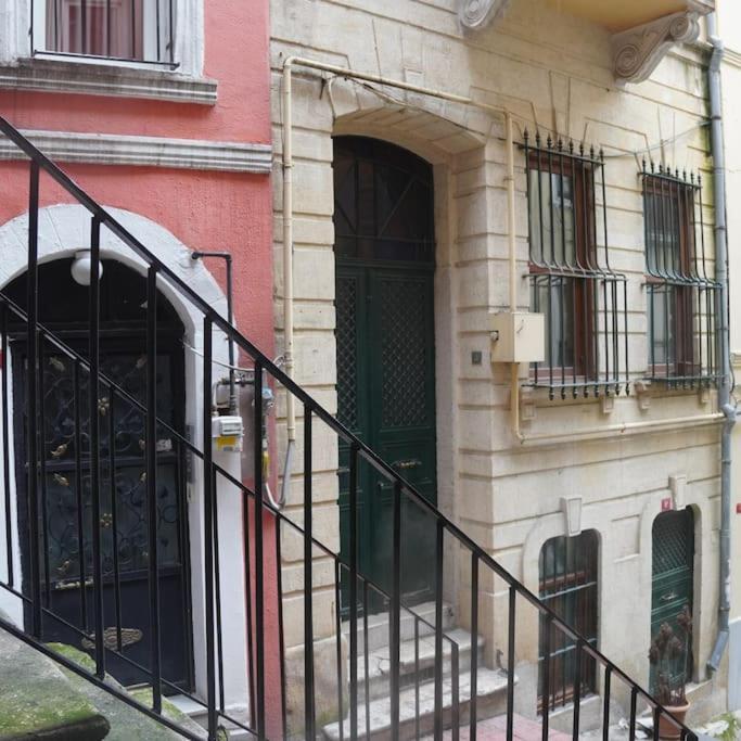 Apartment Beyoglu'nun Kalbinde Yueksek Tavanli *