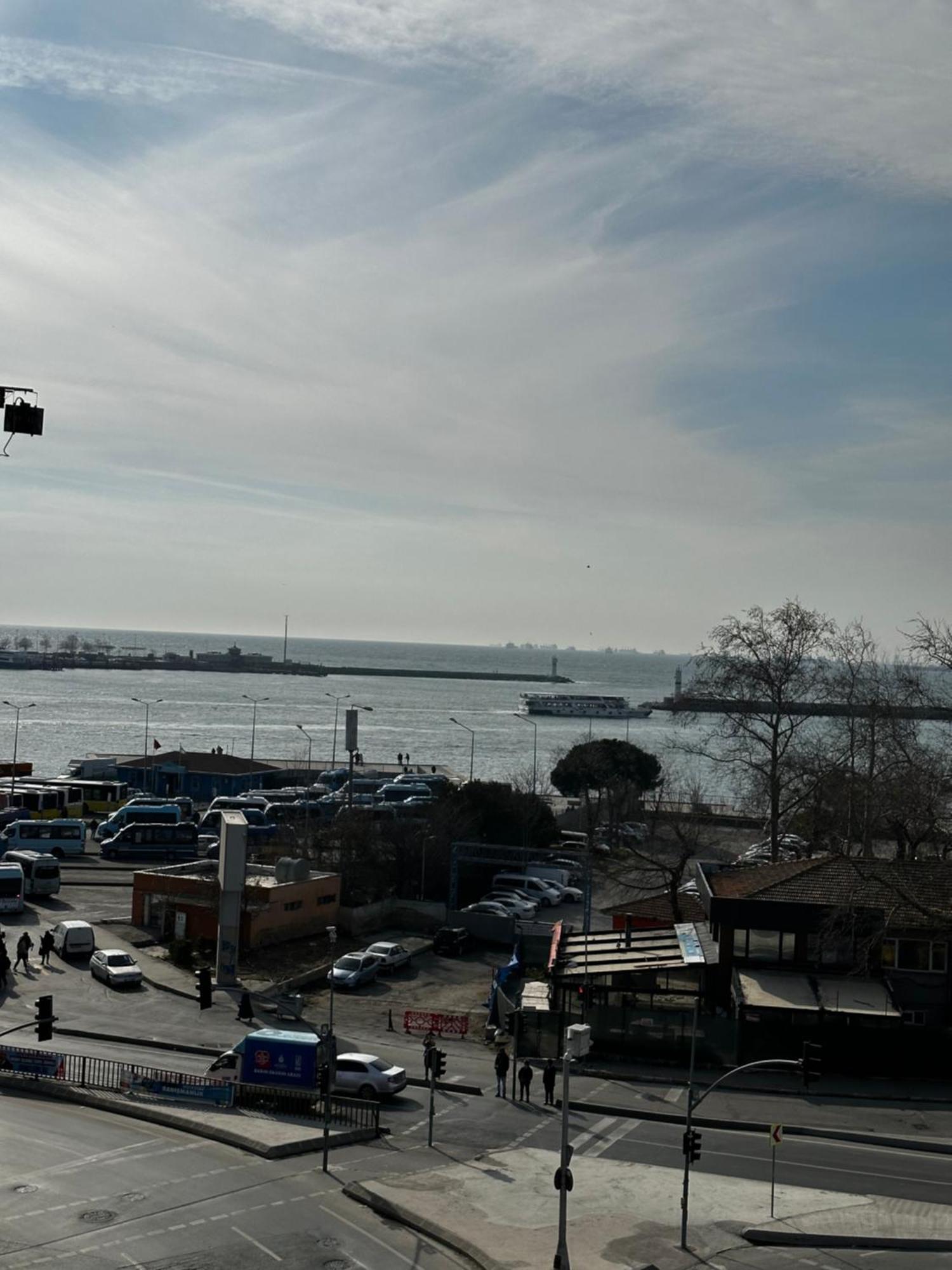In Great Location In Kadikoy Seaside W. Amazing Shared Terrace Aparthotel