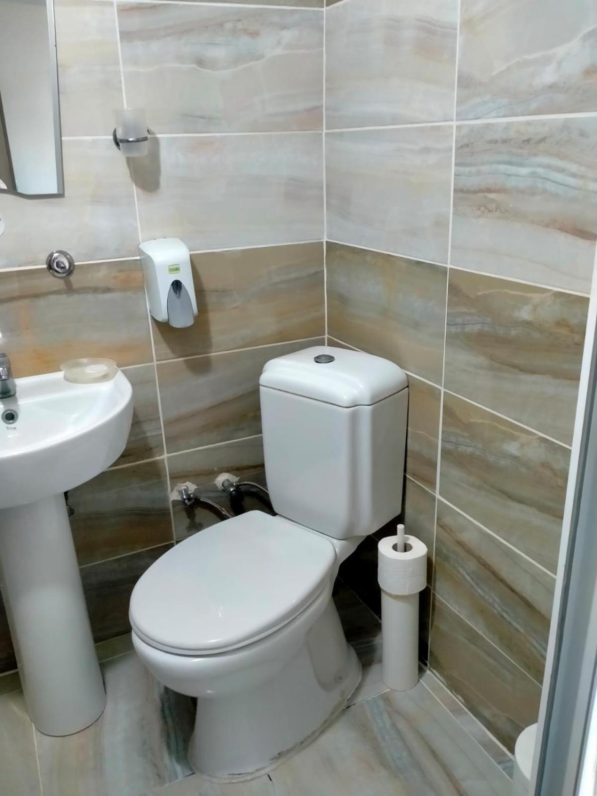 Hotel Grand Romanos *