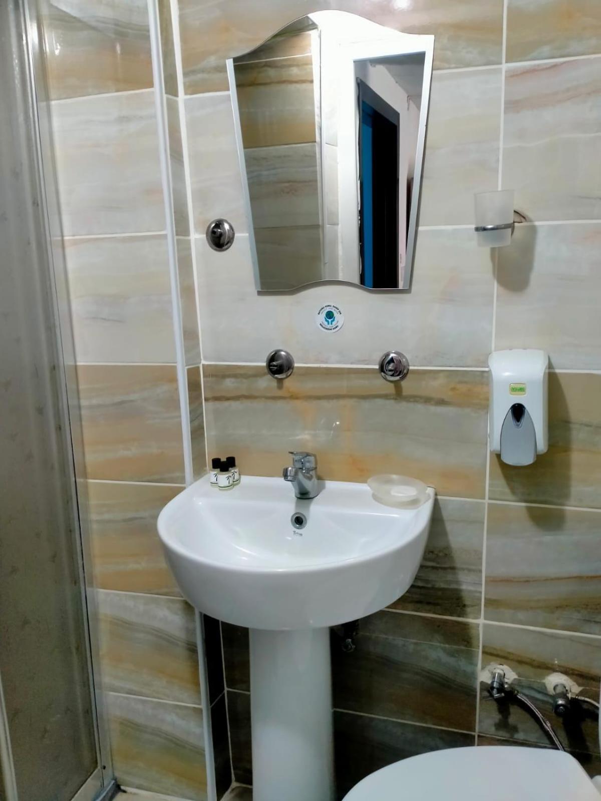 Hotel Grand Romanos *