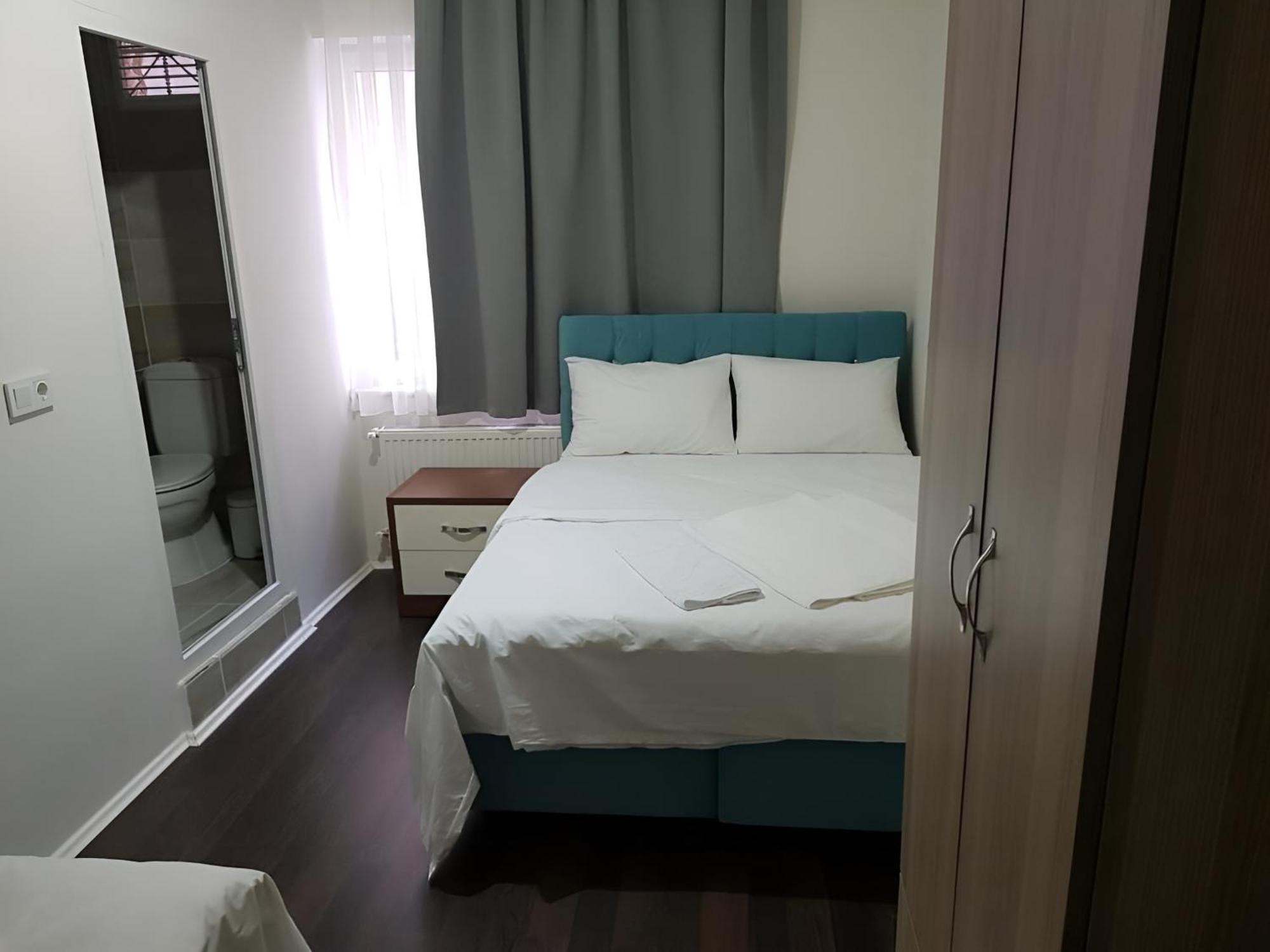 Grand Romanos Hotel