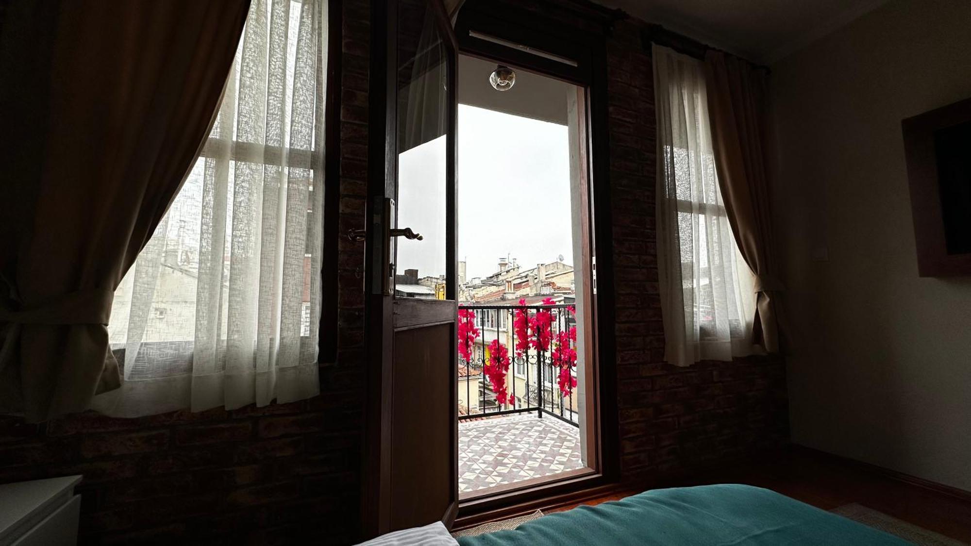 Lia Besiktas Hotel *