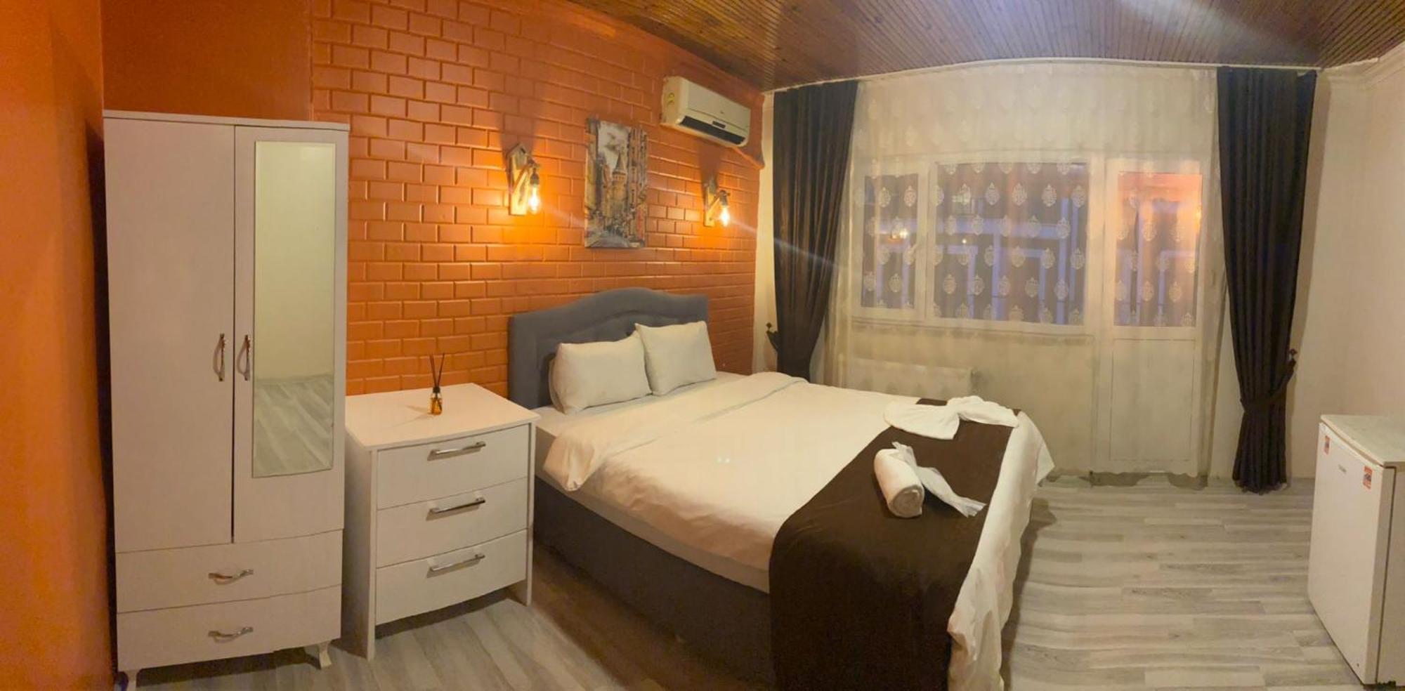 Hotel Taksim Bricktown *