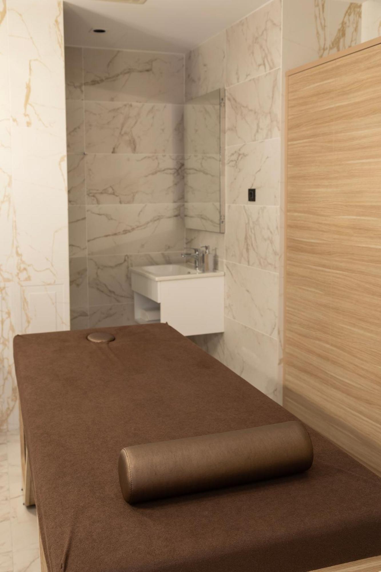 Hallmark & 4* Istanbul