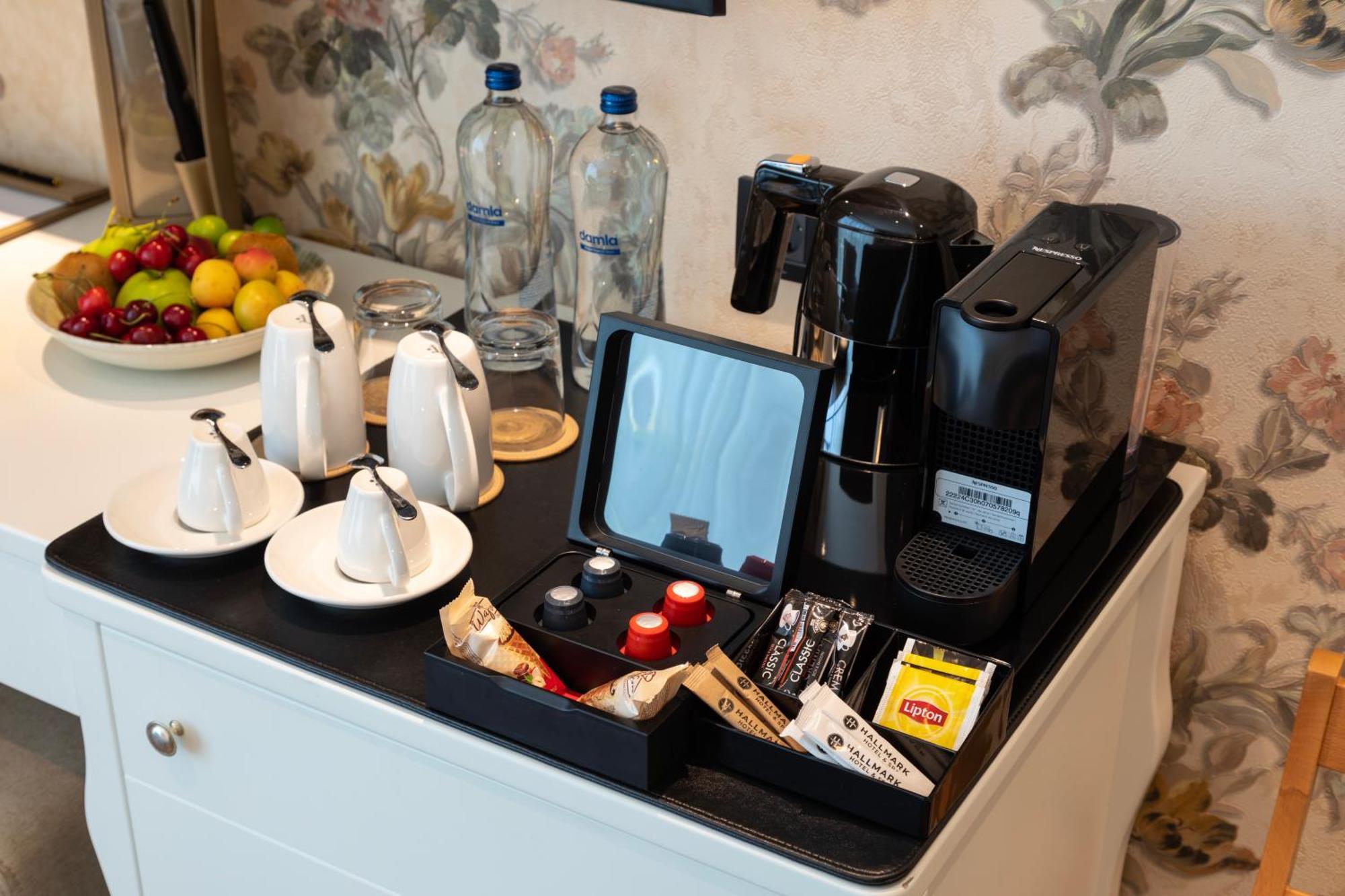 Hotel Hallmark & 4*