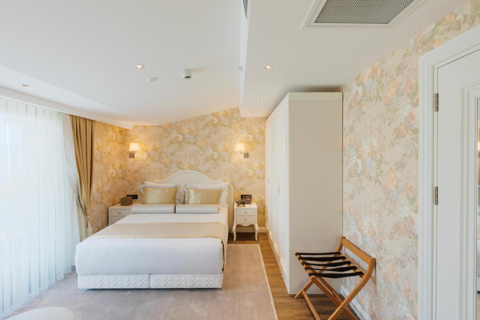 Otel Hallmark & İstanbul