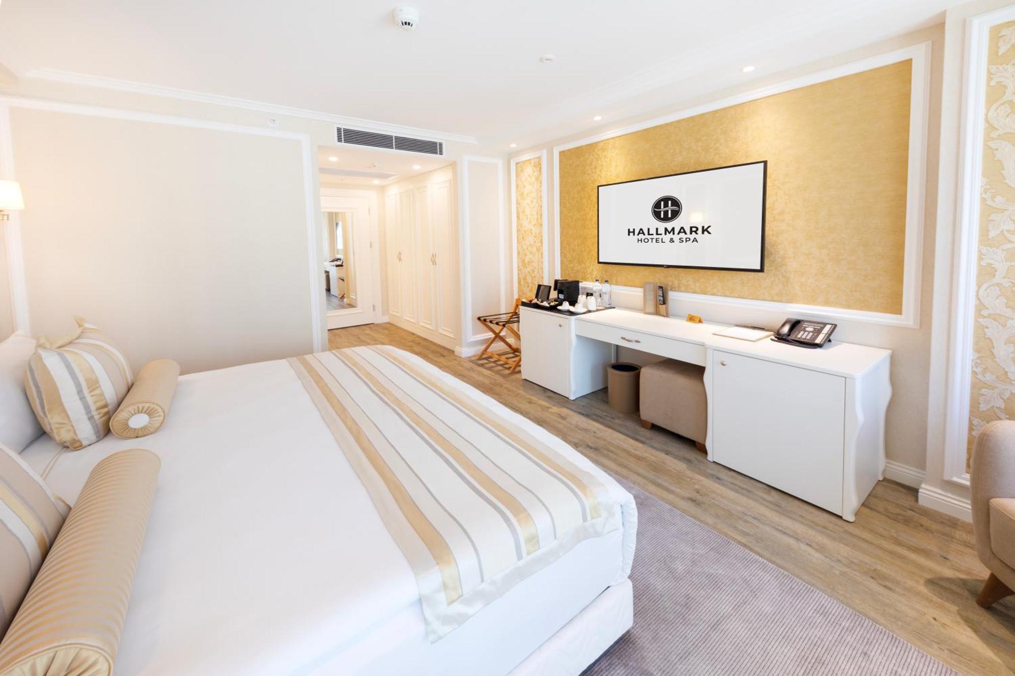 Otel Hallmark & 4*