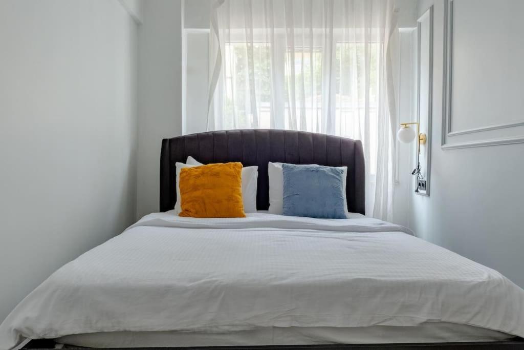 Bosphorus View With Two Bedrooms In Cihangir Istanbul