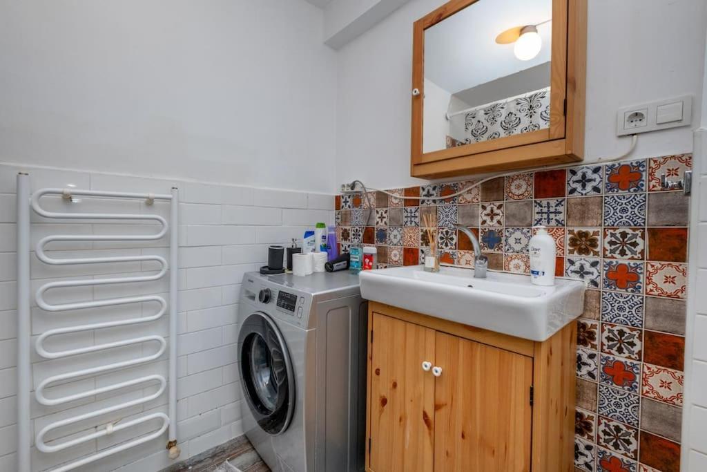 Bosphorus View With Two Bedrooms In Cihangir Apartment Istanbul